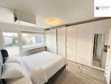 Schlafzimmer (Wohnung OG) Zweifamilienhaus mit zwei Garagen nahe dem Rhein in Dormagen / St�rzelberg.