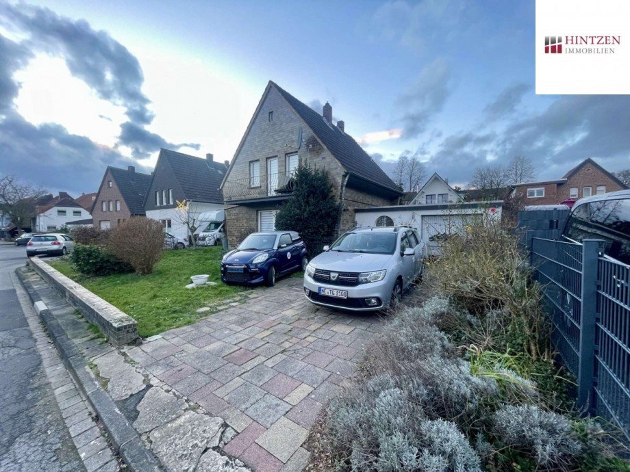 Ansicht Stra�e Mehrfamilienhaus Grevenbroich