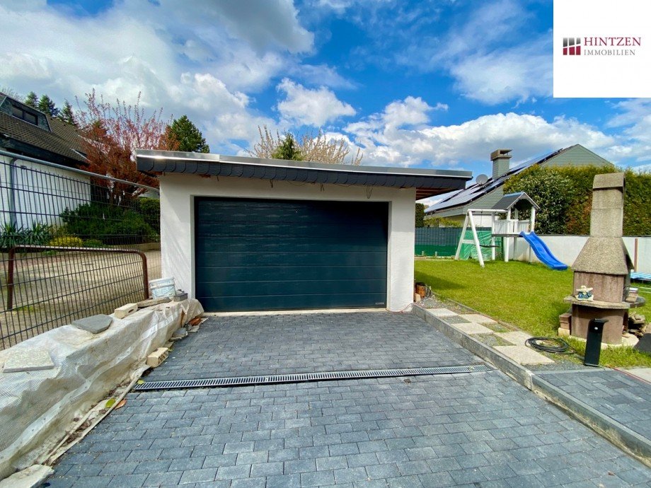 Garage mit Stellpl�tzen Einfamilienhaus Grevenbroich