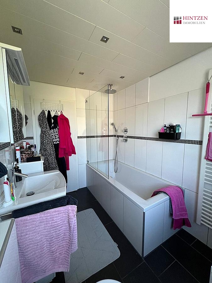 Badezimmer Dachgeschosswohnung Grevenbroich