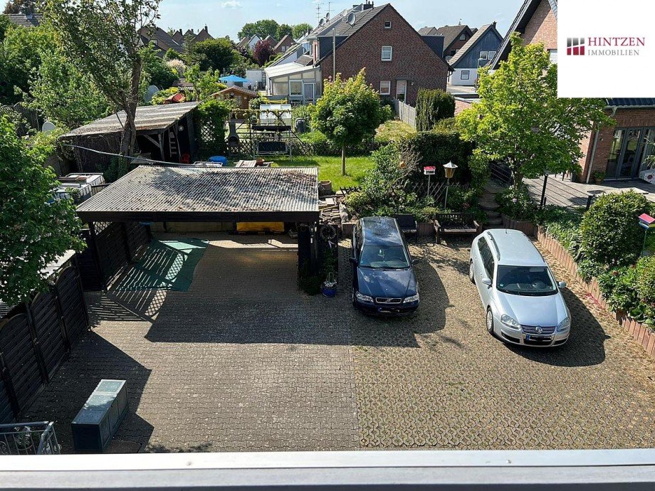 Hof mit Stellplatz Dachgeschosswohnung Grevenbroich