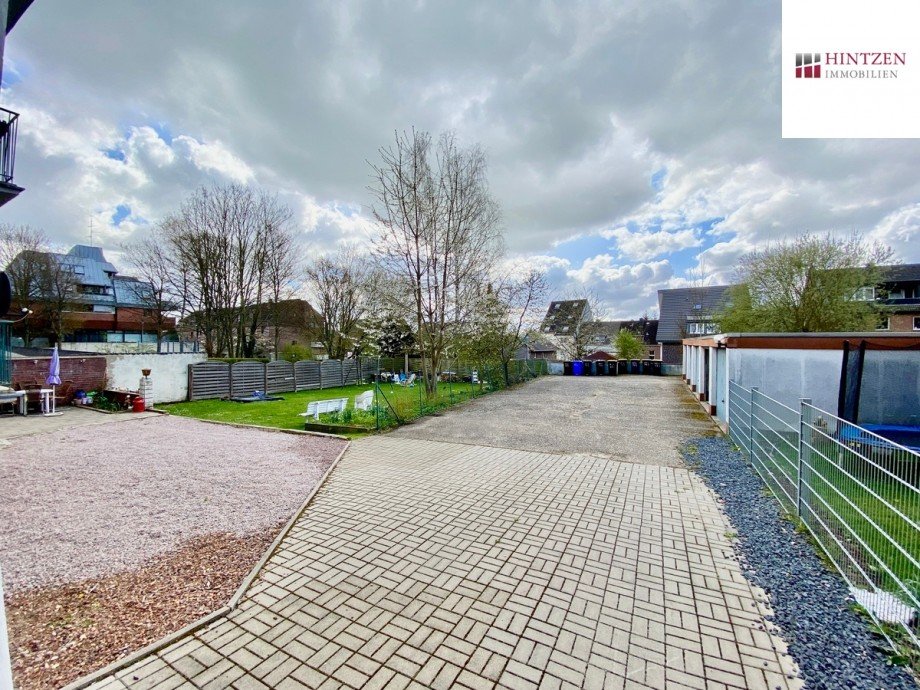 Grundst�ck mit Garagen und dazugeh�rigem Garten Mehrfamilienhaus M�nchengladbach