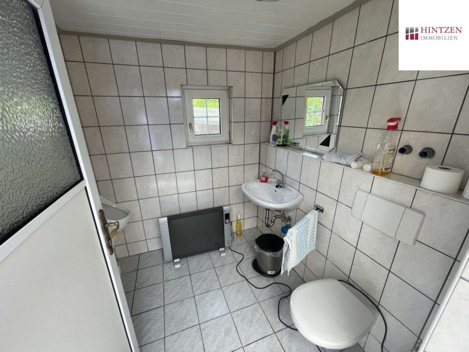 Toilette im Hof Einfamilienhaus J�chen