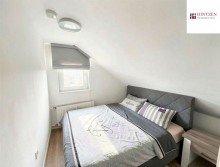 Schlafzimmer (Wohnung DG) Zweifamilienhaus mit zwei Garagen nahe dem Rhein in Dormagen / St�rzelberg.