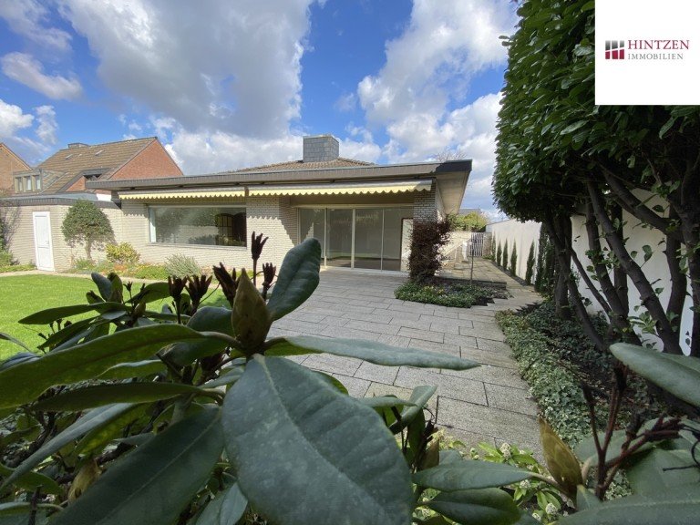 Hausansicht (Gartenseite) Grevenbroich Bungalow Einmalige Gelegenheit: Bungalow in ruhiger Wohnlage von Grevenbroich / Wevelinghoven