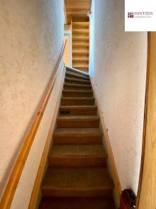 Treppe ins OG Seltene Gelegenheit. Einfamilienhaus in ruhiger aber zentraler Wohnlage von Grevenbroich / Kapellen.