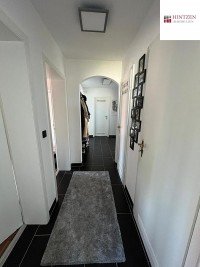 Bild (29630f43b964ecc0a8a599729c32a30a): Sanierte Dachgeschosswohnung in Grevenbroich-Hemmerden mit Balkon, Garten und Stellplatz.