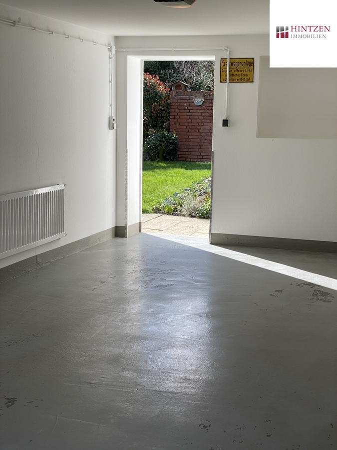 Garagent�re zum Garten Bungalow Grevenbroich