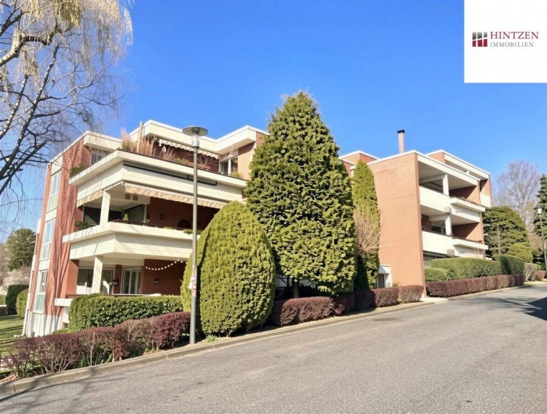 Au�enansicht D�sseldorf Etagenwohnung Sanierte 3 Zimmer Wohnung in D�sseldorf / Unterbach mit gro�er Loggia und Tiefgaragen Stellplatz.