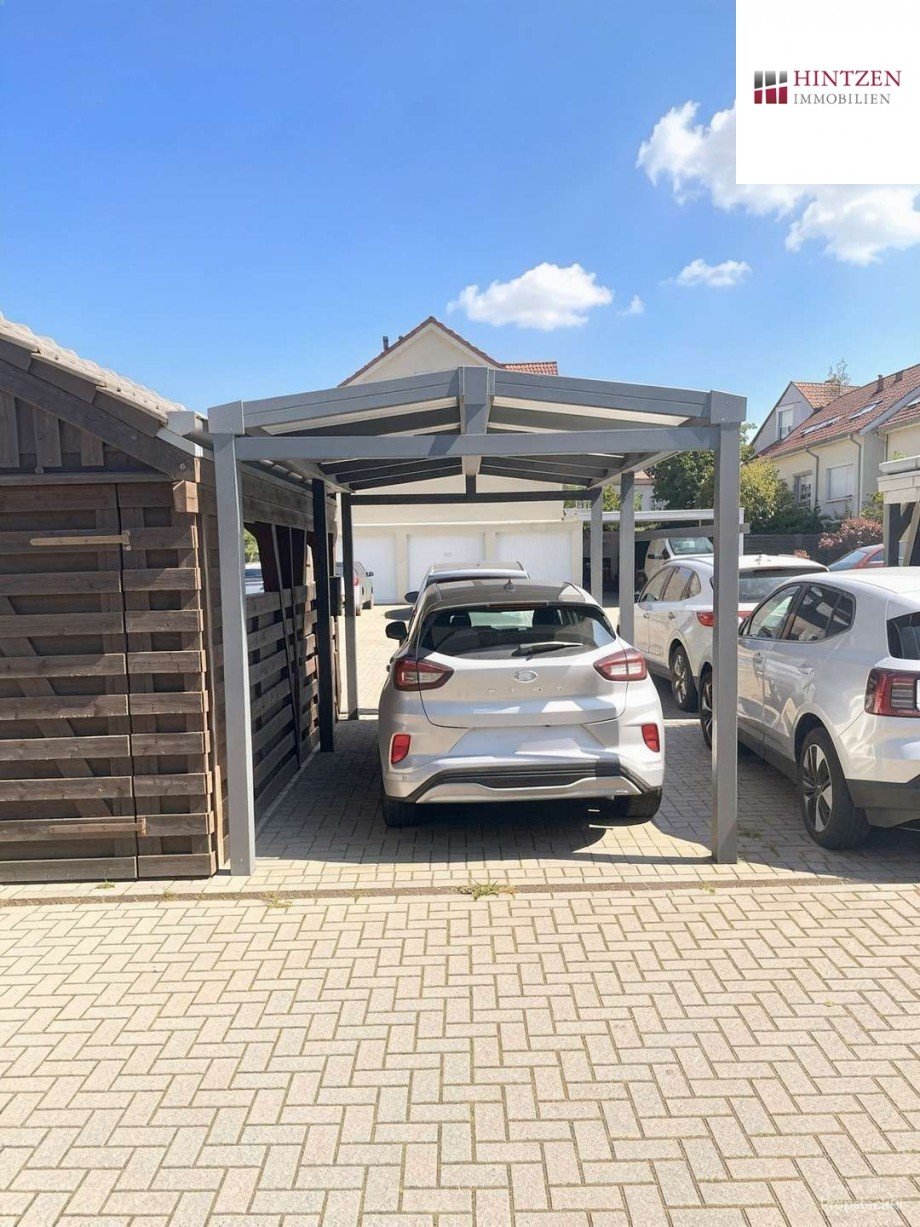 Carport mit Ladestation f�r Elektrofahrzeuge Einfamilienhaus R�srath