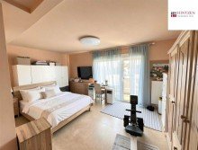 Schlafzimmer (Wohnung EG) Zweifamilienhaus mit zwei Garagen nahe dem Rhein in Dormagen / St�rzelberg.