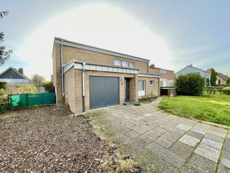 Stra�enansicht Einfamilienhaus Grevenbroich