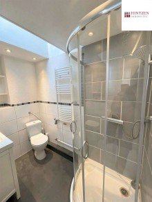 Badezimmer (Wohnung DG) Zweifamilienhaus mit zwei Garagen nahe dem Rhein in Dormagen / St�rzelberg.