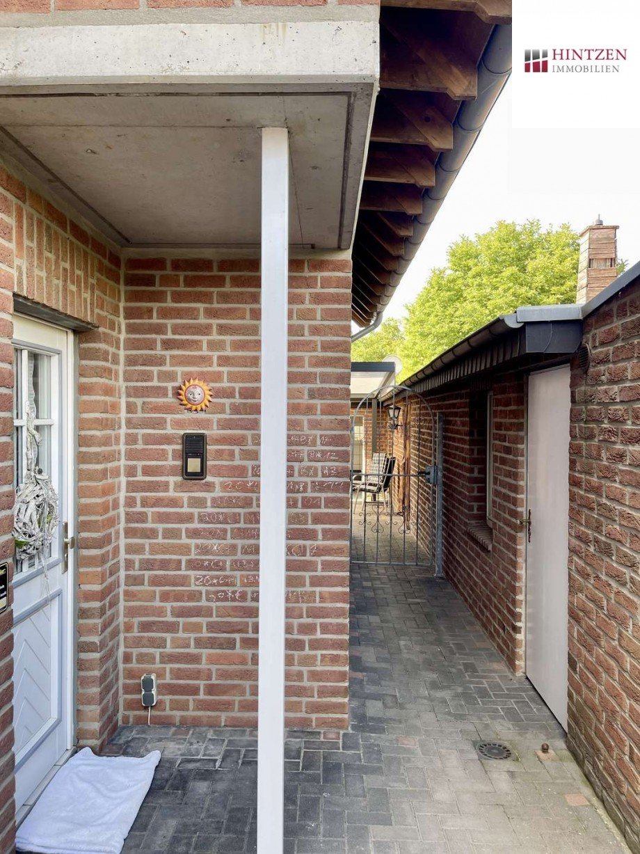 Eingang Treppenhaus und Garten Einfamilienhaus J�chen