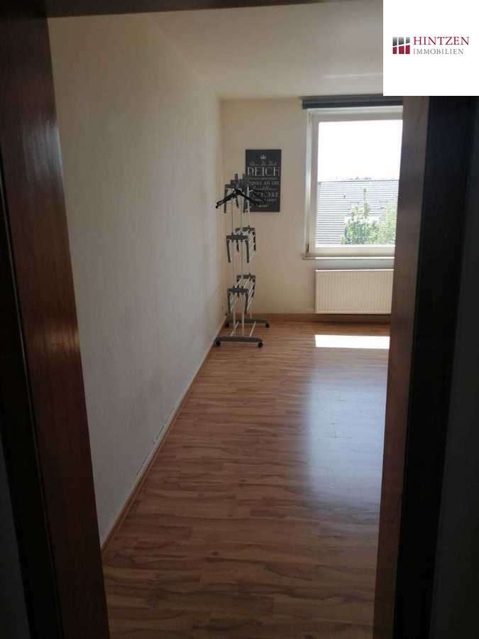Wohnung 2.OG Rechts Mehrfamilienhaus M�nchengladbach