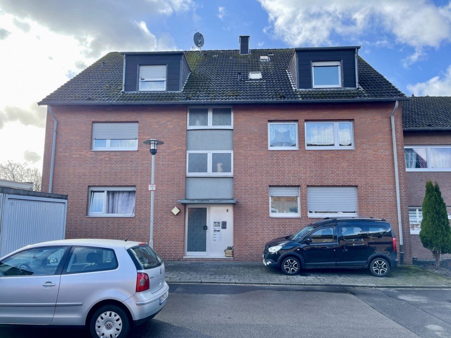 Vordere Ansicht Mehrfamilienhaus Grevenbroich