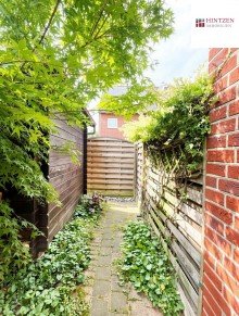 kleiner Hof/Garten Einfamilienhaus mit Garage und Stellpl�tzen in ruhiger Wohnlage von Grevenbroich / Neuenhausen.