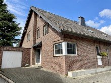 Geb�ude Vordere Ansicht F�r Gartenliebhaber individuelle Doppelhaush�lfte in J�chen.