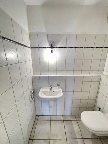 G�ste WC F�r Gartenliebhaber individuelle Doppelhaush�lfte in J�chen.