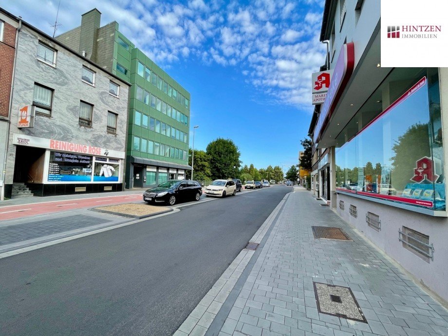 Umgebung nach Stra�enumbau Wohn- / Gesch�ftshaus Grevenbroich