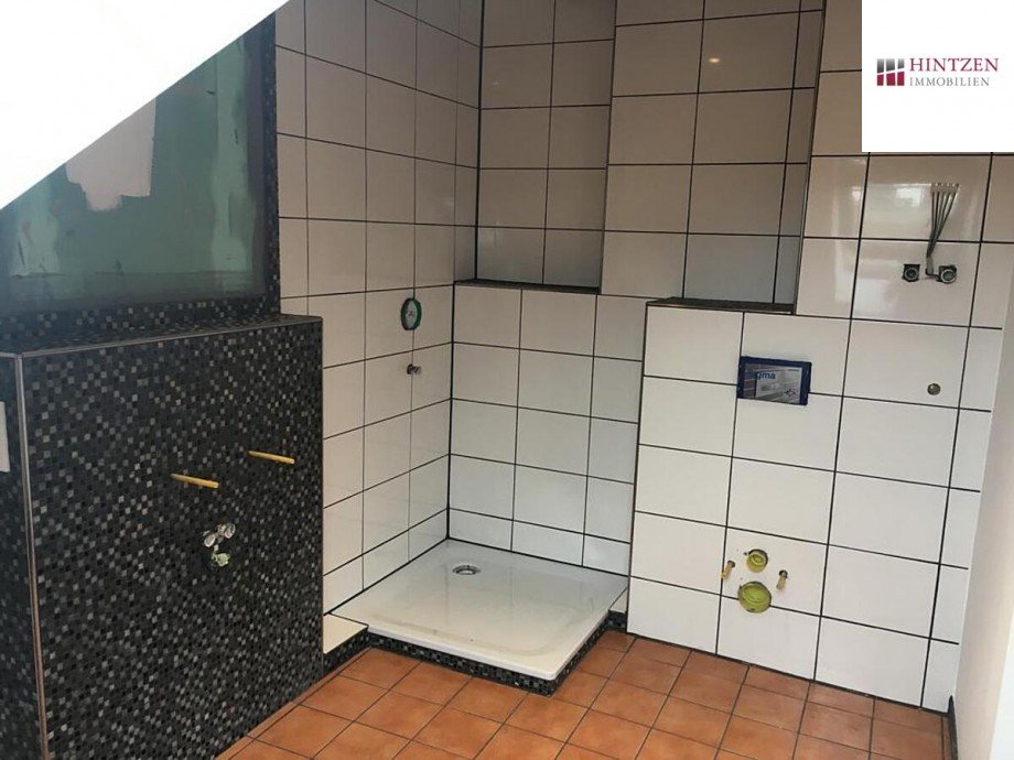 Badezimmer Dachgeschosswohnung Grevenbroich