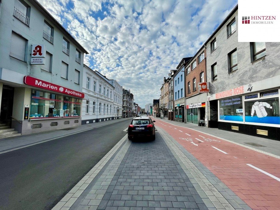 Umgebung nach Stra�enumbau Wohn- / Gesch�ftshaus Grevenbroich