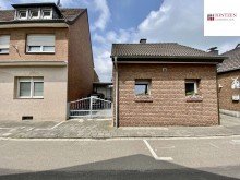 Stra�enansicht Idyllisches Kernsaniertes Einfamilienhaus in Grevenbroich / Gustorf