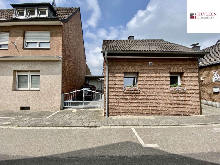 Stra�enansicht Einfamilienhaus Grevenbroich