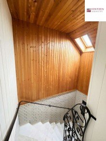Treppe zum DG Einfamilienhaus mit 5 Zimmern, Garage und Garten in Grevenbroich