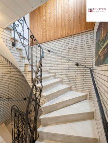 Treppe in OG Einfamilienhaus mit 5 Zimmern, Garage und Garten in Grevenbroich
