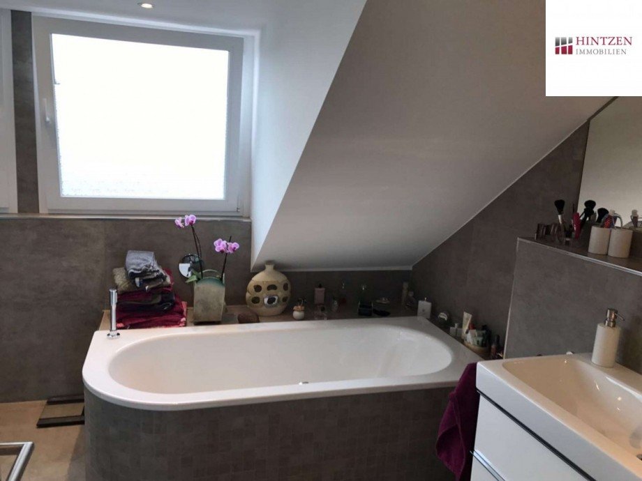 Badezimmer Dachgeschosswohnung Grevenbroich