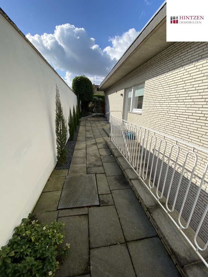 Au�enbereich hinter der K�che Bungalow Grevenbroich