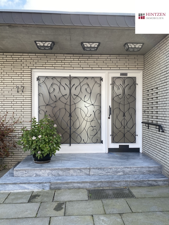 �berdachter Hauseingang Bungalow Grevenbroich