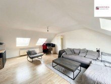 Wohnzimmer (Wohnung DG) Zweifamilienhaus mit zwei Garagen nahe dem Rhein in Dormagen / St�rzelberg.