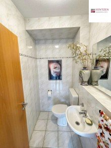 G�ste WC Einfamilienhaus mit Garage und Stellpl�tzen in ruhiger Wohnlage von Grevenbroich / Neuenhausen.