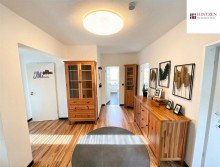 Flur (Wohnung OG) Zweifamilienhaus mit zwei Garagen nahe dem Rhein in Dormagen / St�rzelberg.