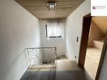 Treppenaufgang Gro�es Einfamilienhaus mit Garten und Garage in Bedburg