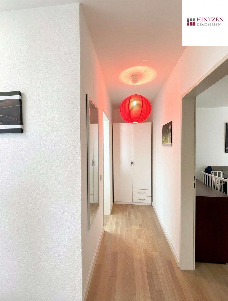 Flur zwischen Schlafzimmer und Bad Etagenwohnung D�sseldorf