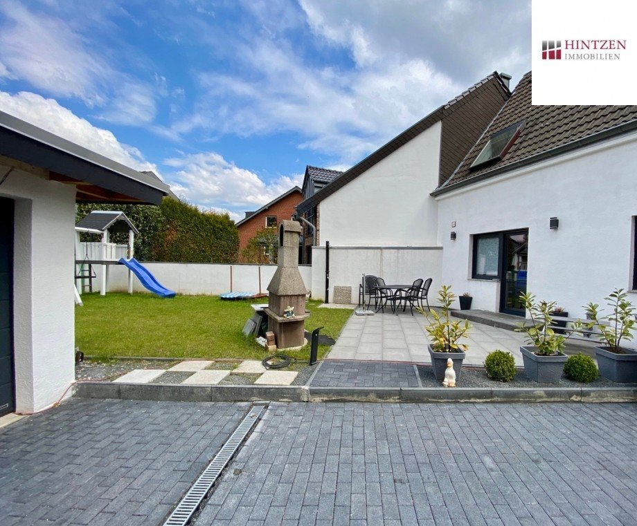 Garten Seitenansicht Einfamilienhaus Grevenbroich