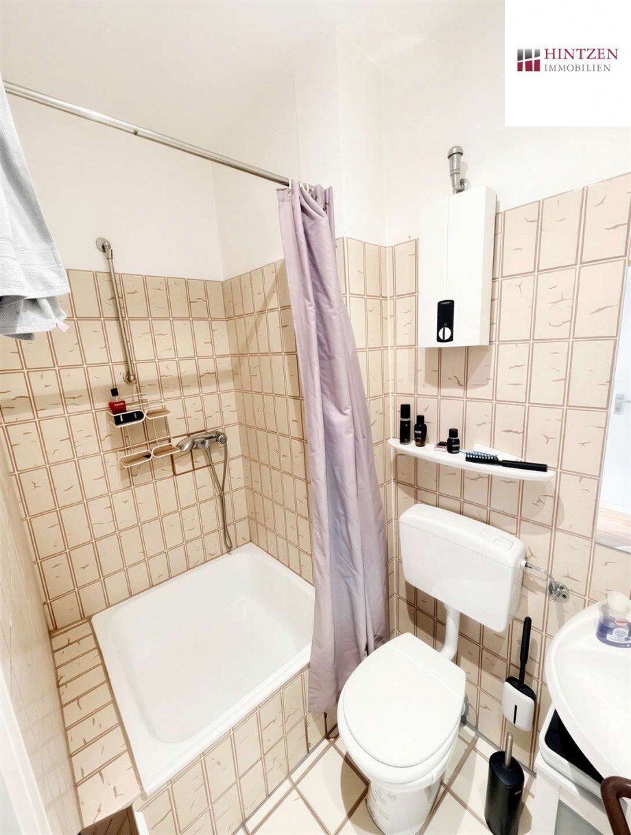Badezimmer (Wohnung 2.OG Rechts) Mehrfamilienhaus Grevenbroich