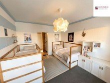 Kinderzimmer (Wohnung OG) Zweifamilienhaus mit zwei Garagen nahe dem Rhein in Dormagen / St�rzelberg.