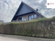 Stra�enansicht Gro�es Einfamilienhaus mit Garten und Garage in Bedburg