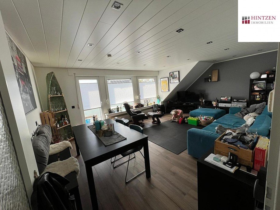 Wohn / Esszimmer mit Balkon Dachgeschosswohnung Grevenbroich
