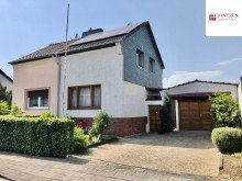 Stra�enansicht Seltene Gelegenheit. Einfamilienhaus in ruhiger aber zentraler Wohnlage von Grevenbroich / Kapellen.