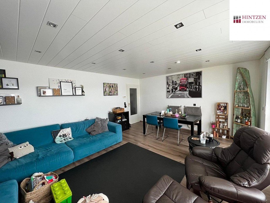 Wohn / Esszimmer mit Balkon Dachgeschosswohnung Grevenbroich