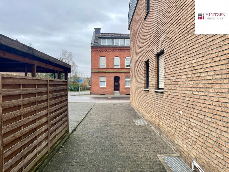 Zufahrt zum Grundst�ck Maisonettewohnung Grevenbroich
