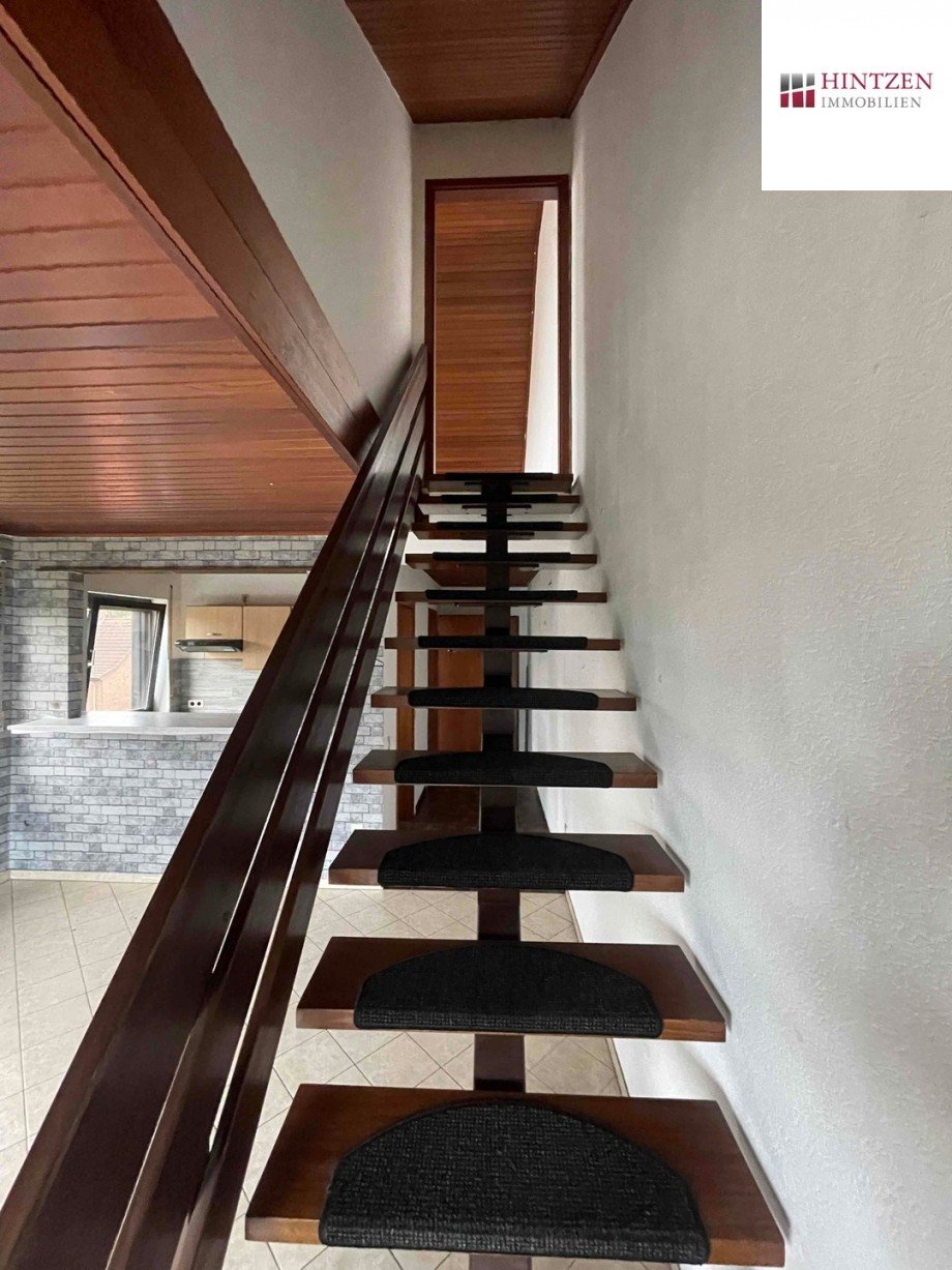 Treppe ins OG Maisonettewohnung Grevenbroich