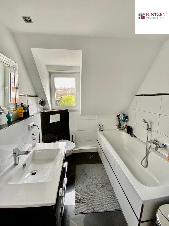 Badezimmer OG Einfamilienhaus Grevenbroich