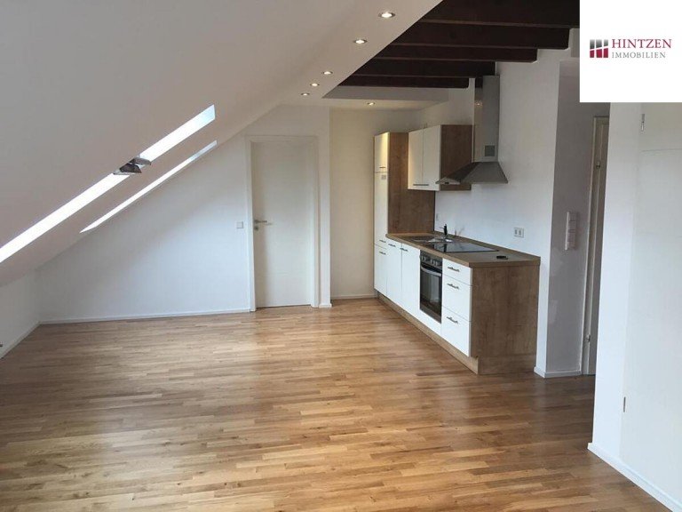 Wohnraum mit K�che Grevenbroich - Stadtmitte Dachgeschosswohnung Dachgeschosswohnung in der City von Grevenbroich