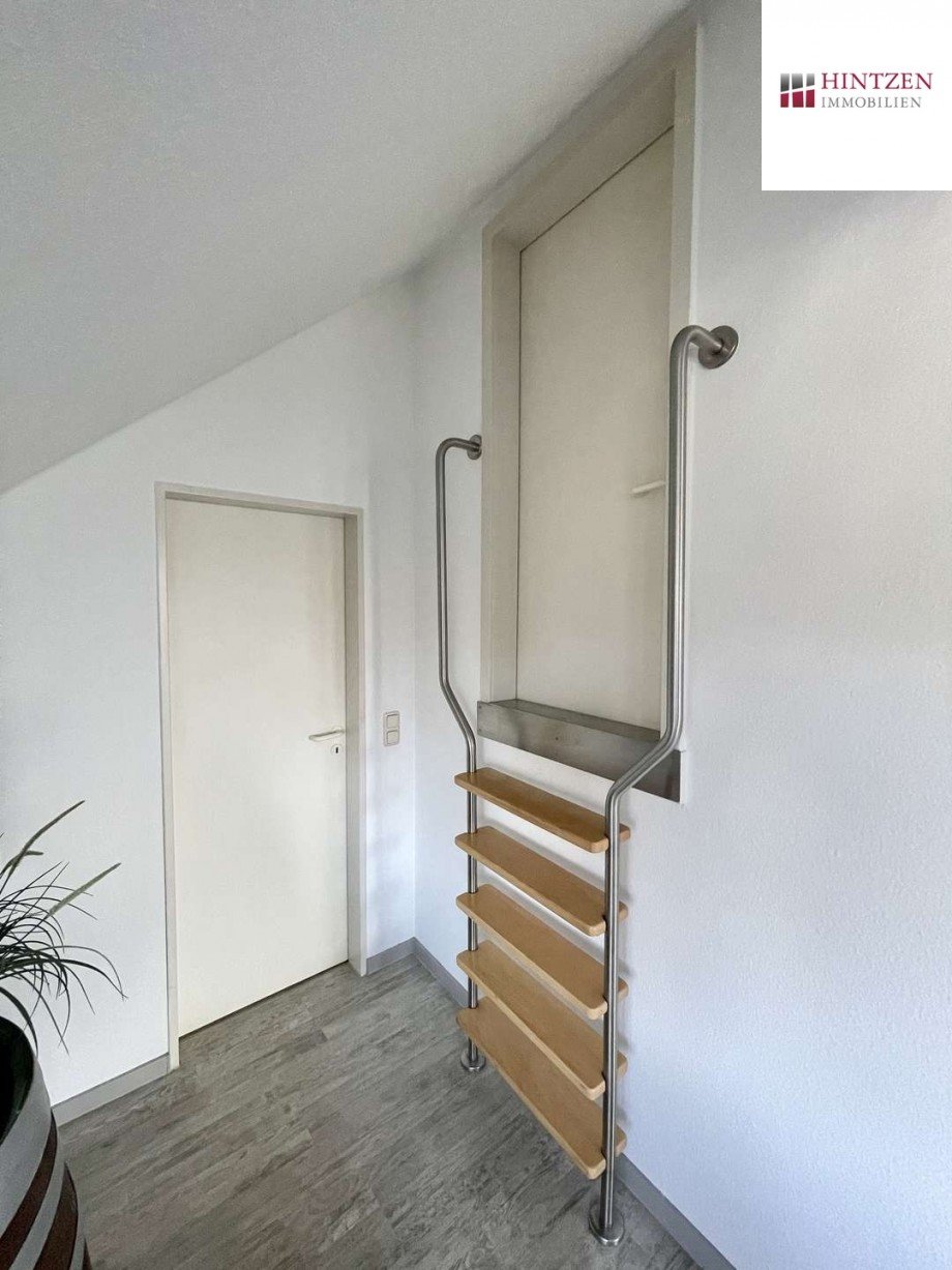 Treppe zum Abstellraum Dachgeschosswohnung Grevenbroich